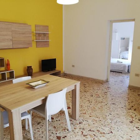 Charming Apartment In Mondello Palermo Eksteriør billede