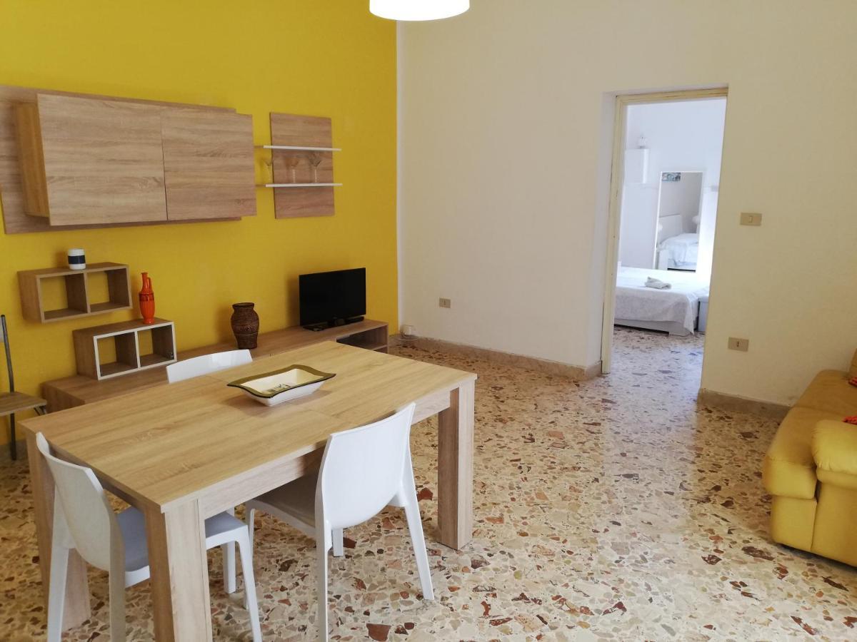 Charming Apartment In Mondello Palermo Eksteriør billede