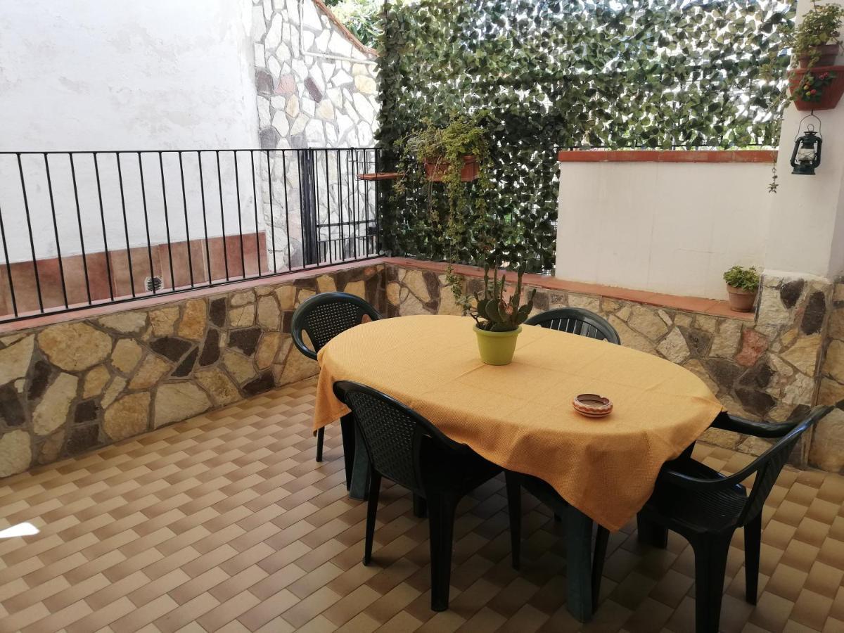 Charming Apartment In Mondello Palermo Eksteriør billede